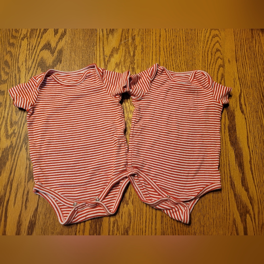 (4/$15) Primary onsies, 2 sizes!